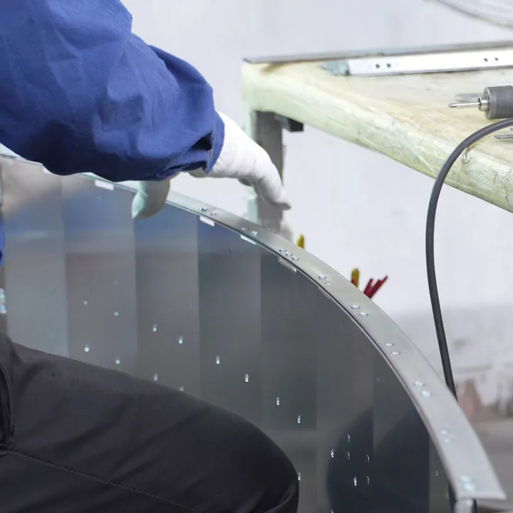 Tôle incurvée de précision